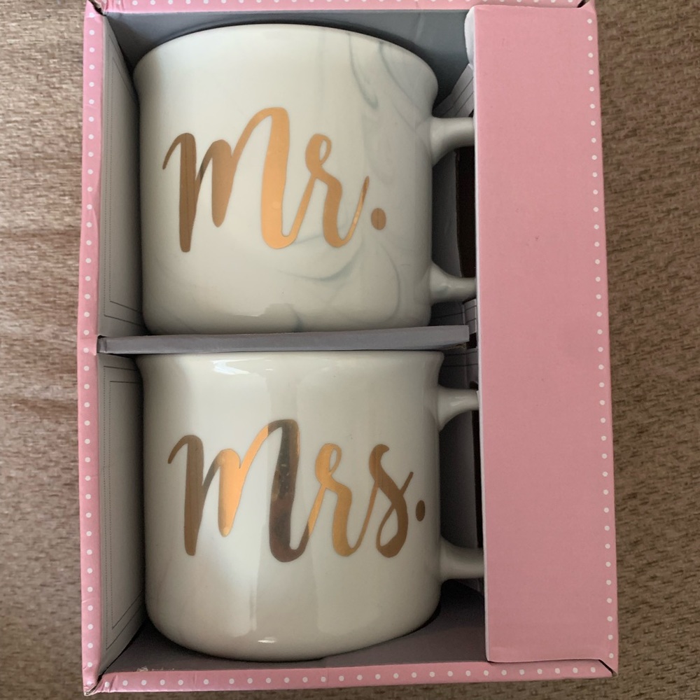 New in box Mr. and Mrs. Mugs
